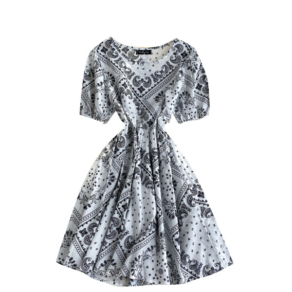 Дамска ежедневна рокля с къс ръкав и овално деколте