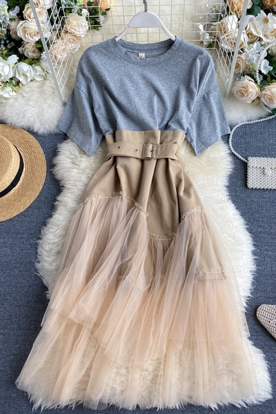 Модерна дамска рокля с колан и тюл