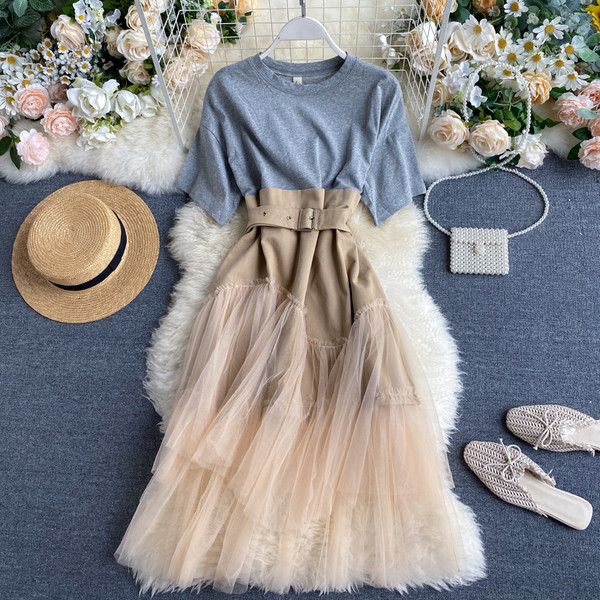 Модерна дамска рокля с колан и тюл