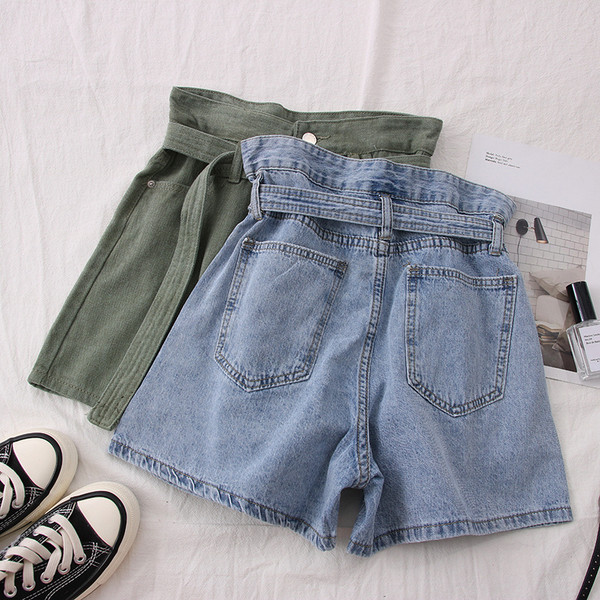 Къси дамски панталони с колан и висока талия - широк модел