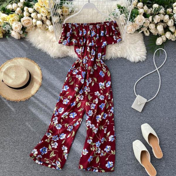 Ежедневен дамски гащеризон с флорален десен и голи рамене