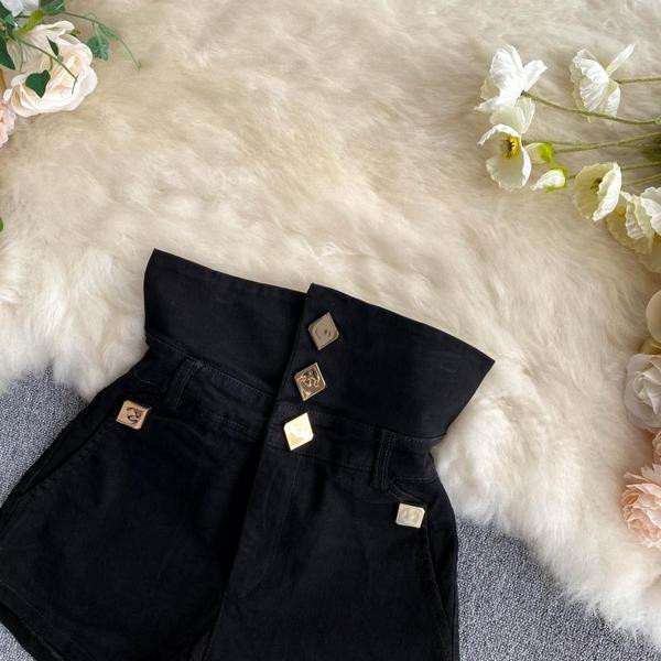 Ženske kratke hlače s visokim strukom u crnoj boji