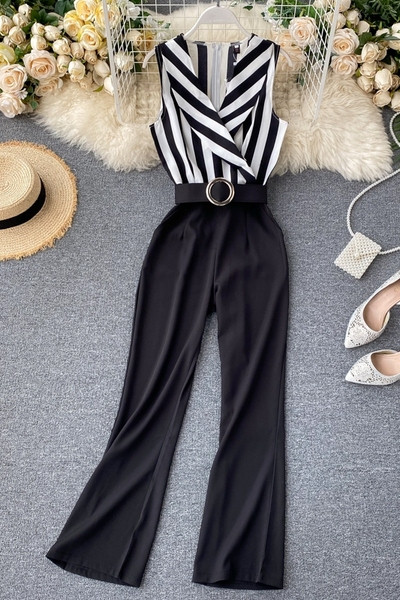 Дълъг дамски гащеризон с колан на талията и шпиц деколте