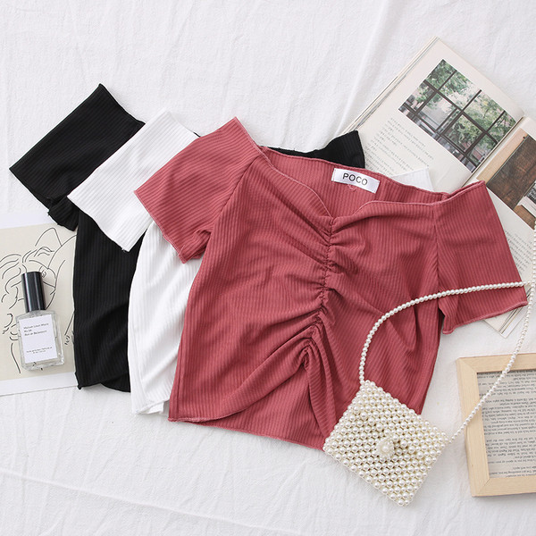 Ženska bluza sa špic izrezom i kratkim rukavima