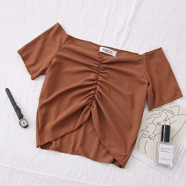 Ženska bluza sa špic izrezom i kratkim rukavima