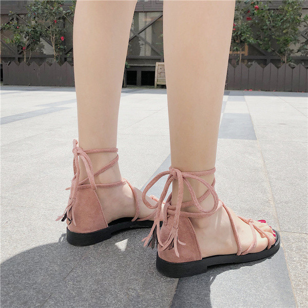 Дамски ежедневни сандали с каишки от еко велур и равна подметка