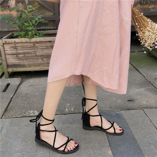 Дамски ежедневни сандали с каишки от еко велур и равна подметка