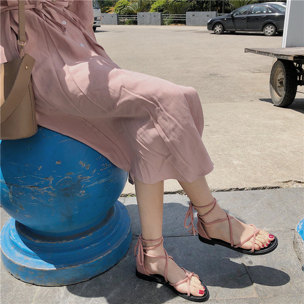 Дамски ежедневни сандали с каишки от еко велур и равна подметка