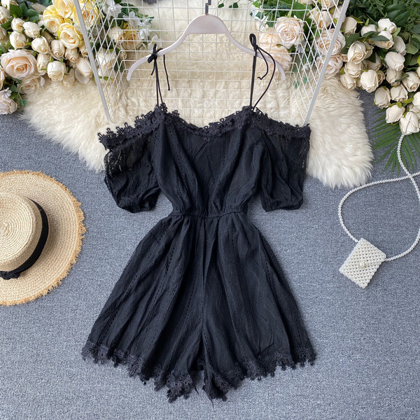 Къс дантелен дамски гащеризон с ластик на талията 