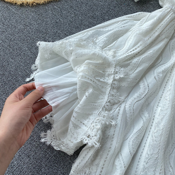 Къс дантелен дамски гащеризон с ластик на талията 