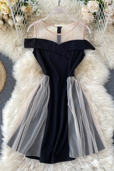 Модерна дамска рокля  с тюл в черен  цвят