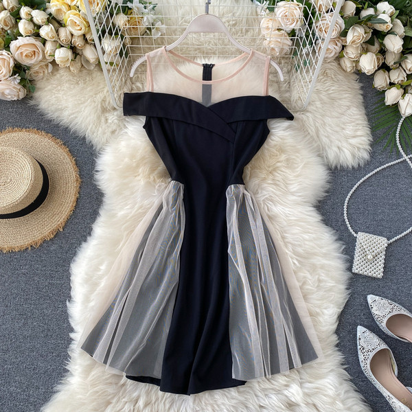 Модерна дамска рокля  с тюл в черен  цвят