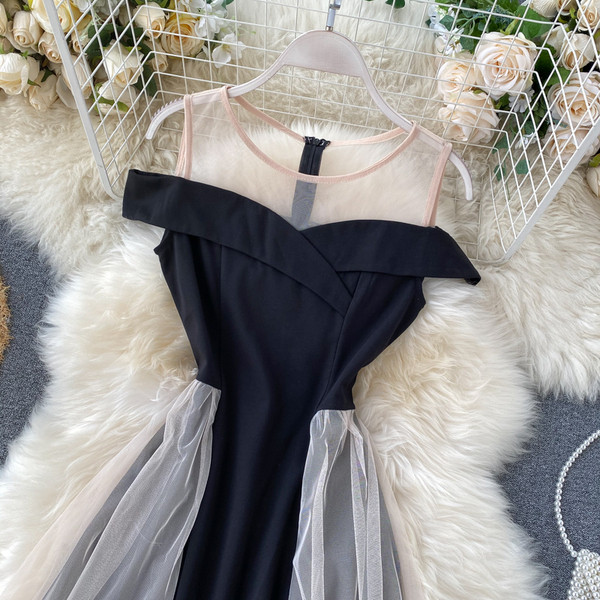 Модерна дамска рокля  с тюл в черен  цвят