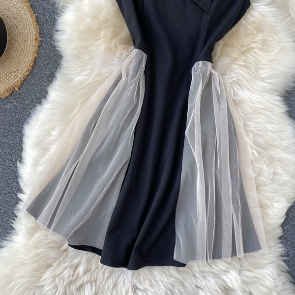 Модерна дамска рокля  с тюл в черен  цвят