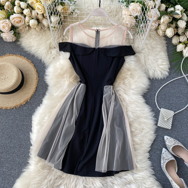 Модерна дамска рокля  с тюл в черен  цвят