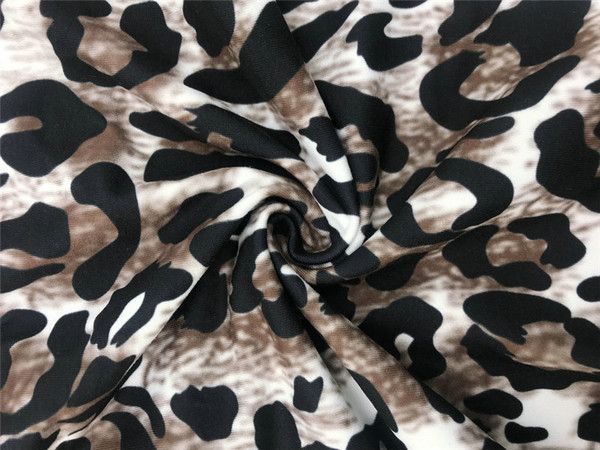 Ежедневен дамски клин с разкъсан ефект и животински десен 