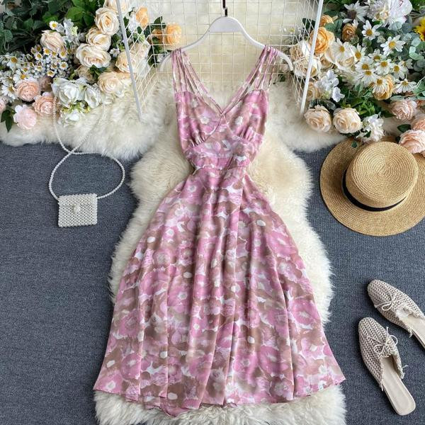 Дамска рокля с флорален десен и кръстосани презрамки