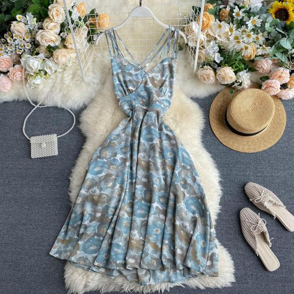 Дамска рокля с флорален десен и кръстосани презрамки