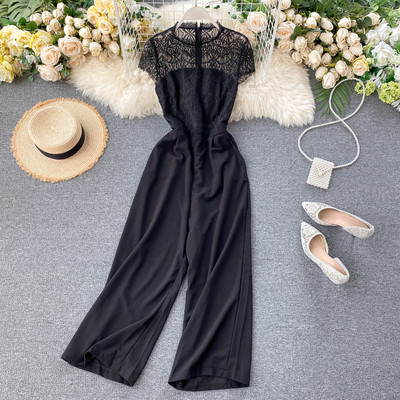Hosszú női jumpsuit csipkével és O-nyakkal