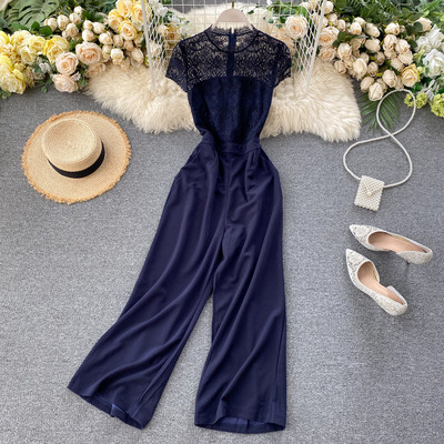 Hosszú női jumpsuit csipkével és O-nyakkal