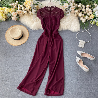 Hosszú női jumpsuit csipkével és O-nyakkal