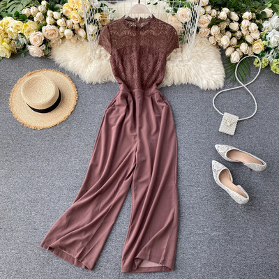 Hosszú női jumpsuit csipkével és O-nyakkal