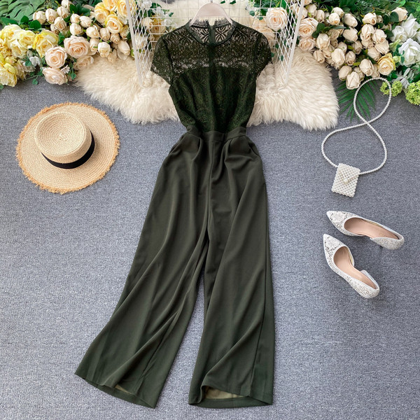 Дълъг дамски гащеризон с дантела и О-образно деколте