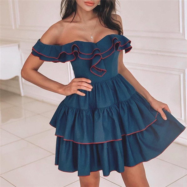 Стилна дамска къса дънкова рокля с дълбоко деколте 