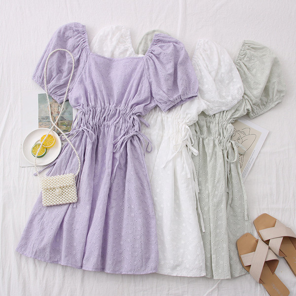 Модерна дамска рокля с квадратно деколте и връзки