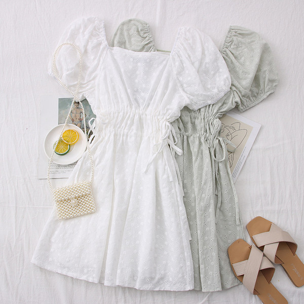 Модерна дамска рокля с квадратно деколте и връзки