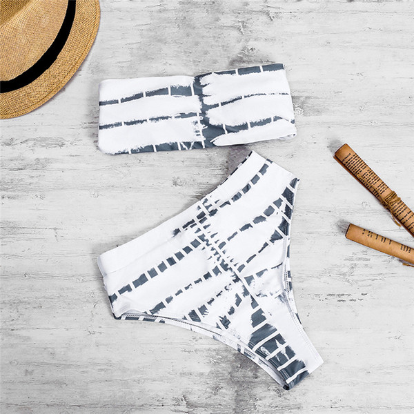 Модерен дамски бански от две части