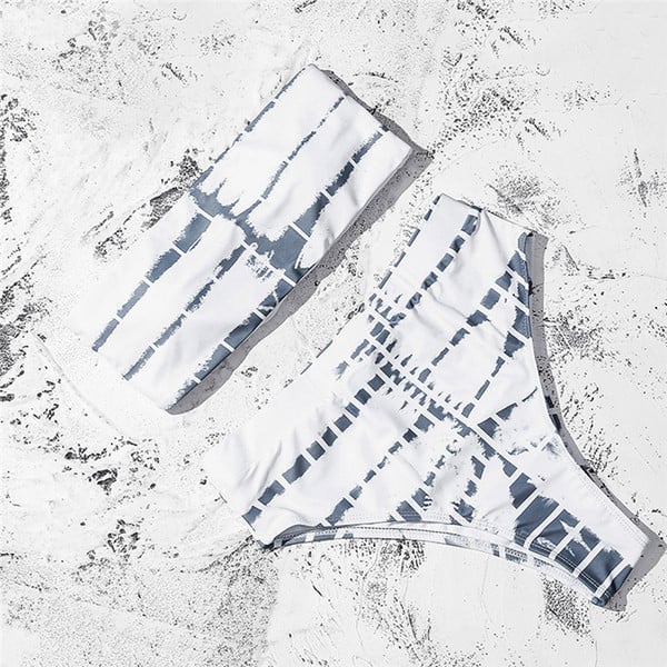 Модерен дамски бански от две части