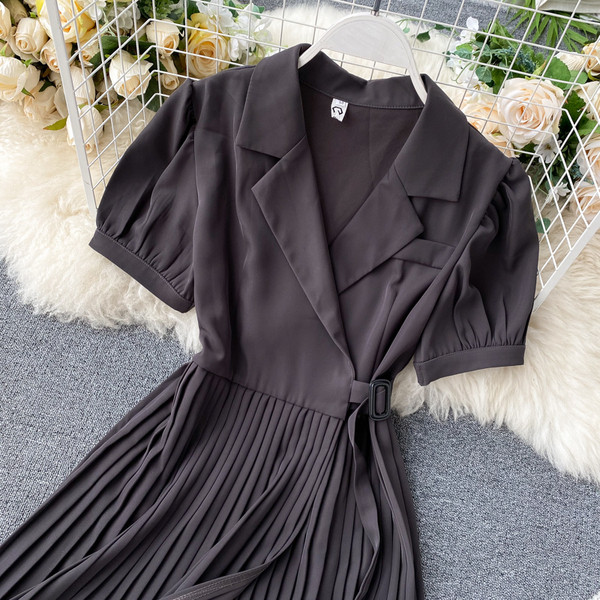 Модерна дамска плисирана рокля с къс ръкав 