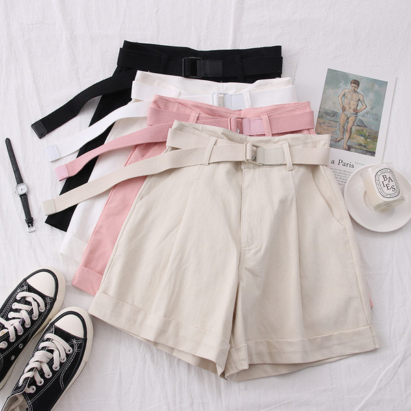 Модерни къси дамски панталони с колан и джобове