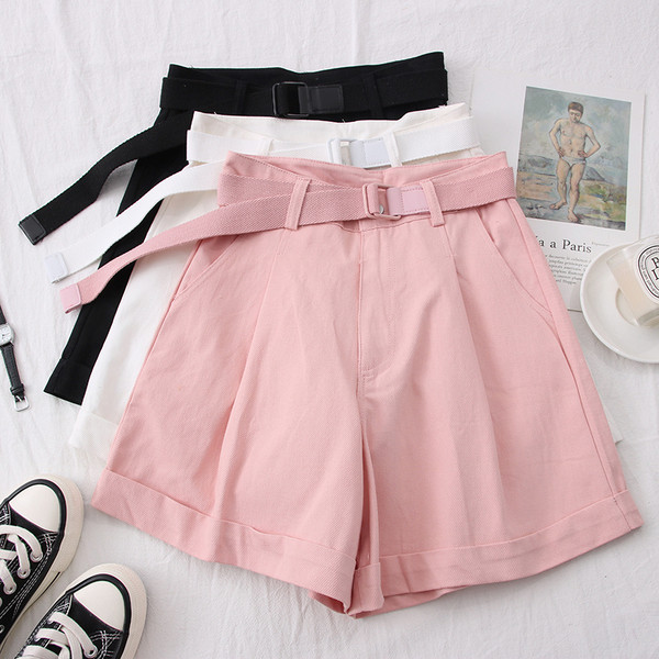 Модерни къси дамски панталони с колан и джобове