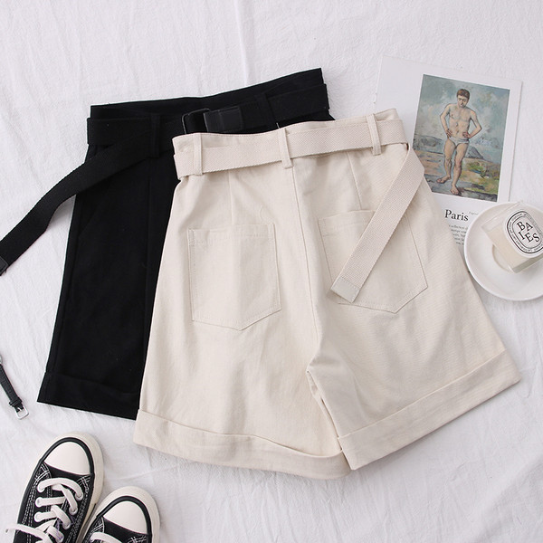 Модерни къси дамски панталони с колан и джобове