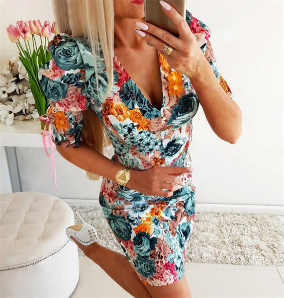 НОВ модел дамска къса рокля с дълбоко деколте,флорален десен и 3/4 ръкав 