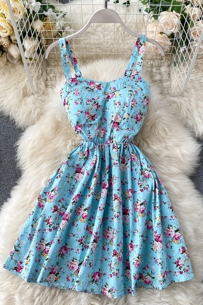 Модерна дамска рокля с флорален десен и  тънки презрамки 