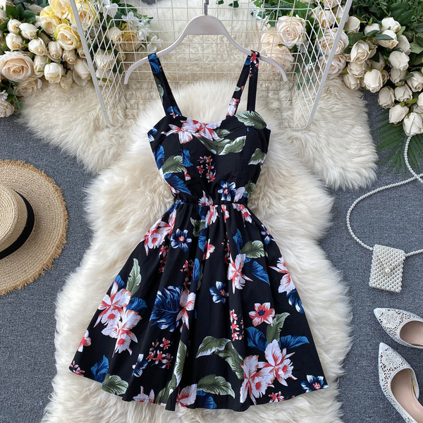 Модерна дамска рокля с флорален десен и  тънки презрамки 