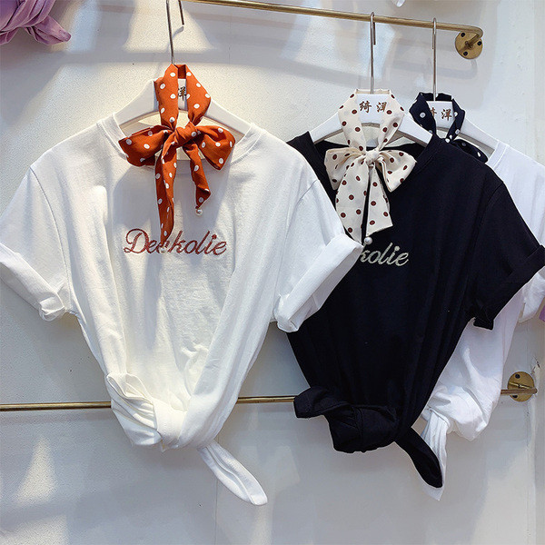 Модерна дамска блуза с къс ръкав, бродерия и панделка