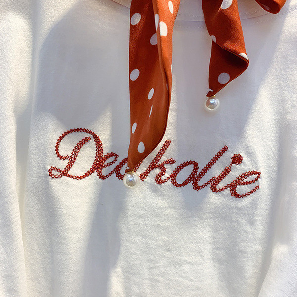 Модерна дамска блуза с къс ръкав, бродерия и панделка