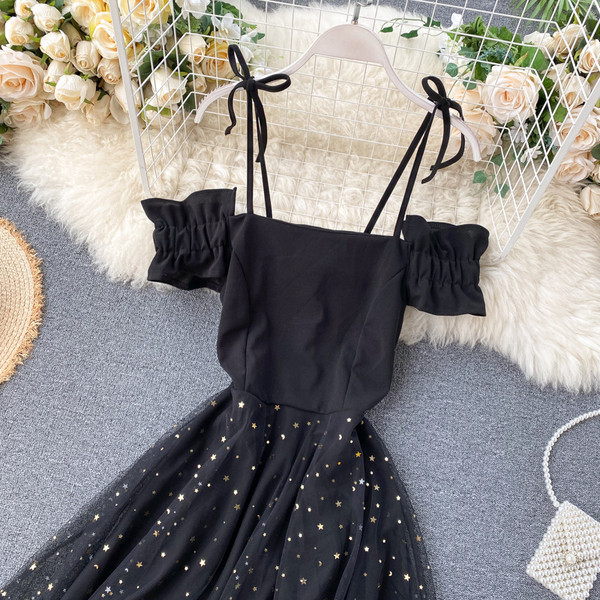 Модерна дамска рокля с тюл и презрамки