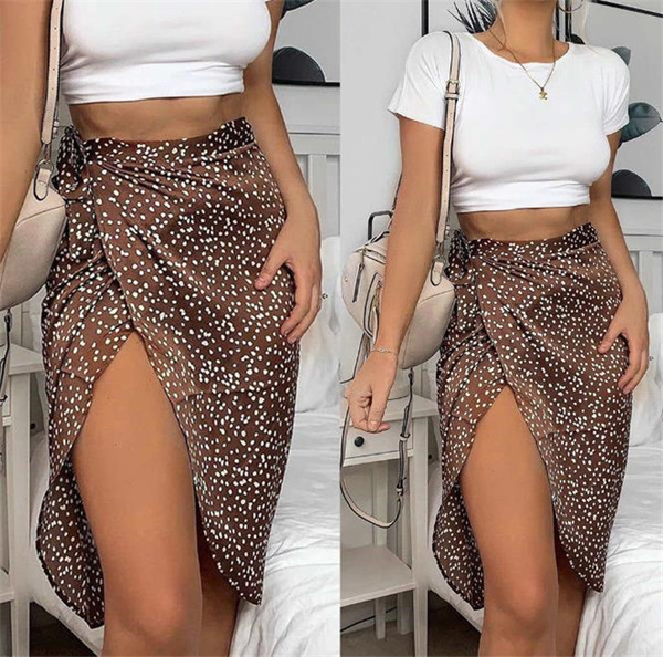 Модерна дамска  къса пола с висока талия и цепка 