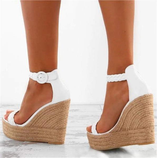 Нов модел дамски сандали на платформа в бял цвят