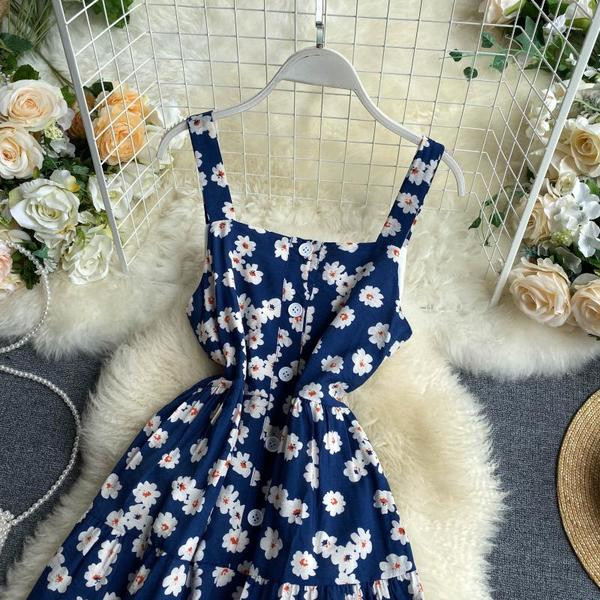 Ежедневна дамска рокля с с флорален десен и квадратно деколте