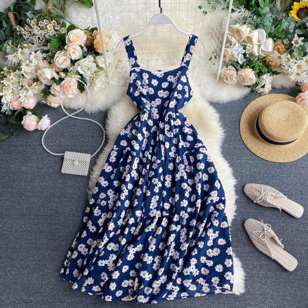 Ежедневна дамска рокля с с флорален десен и квадратно деколте