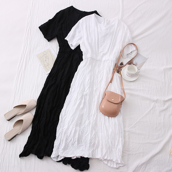 Ежедневна дамска рокля с овално деколте и къс ръкав