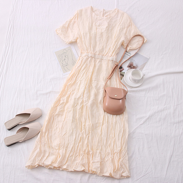 Ежедневна дамска рокля с овално деколте и къс ръкав