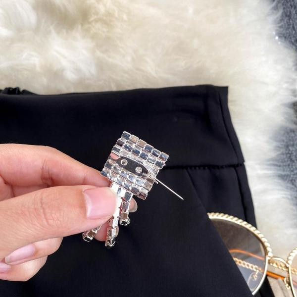 Ежедневни дамски къси панталони с цип и камъни