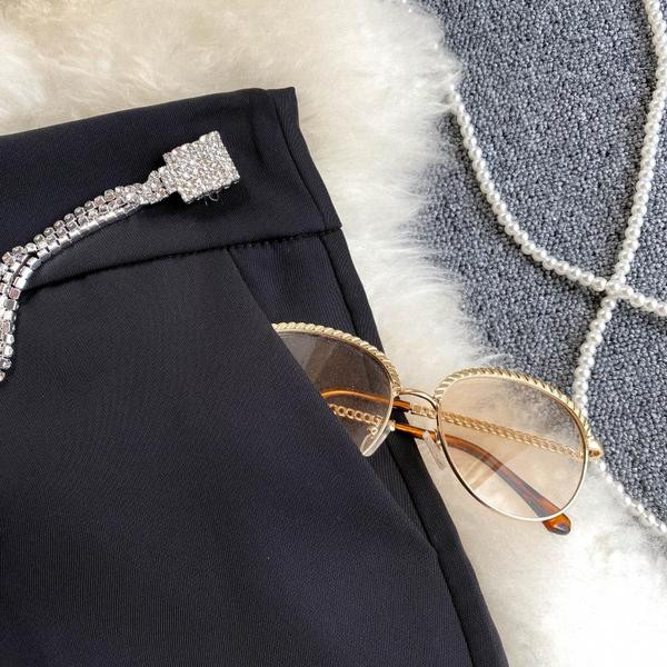 Ежедневни дамски къси панталони с цип и камъни